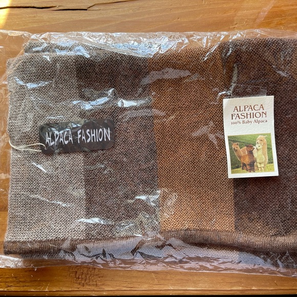 Vintage Peruvian Baby Alpaca scarf - Never worn - new in bag. - Picture 5 of 8